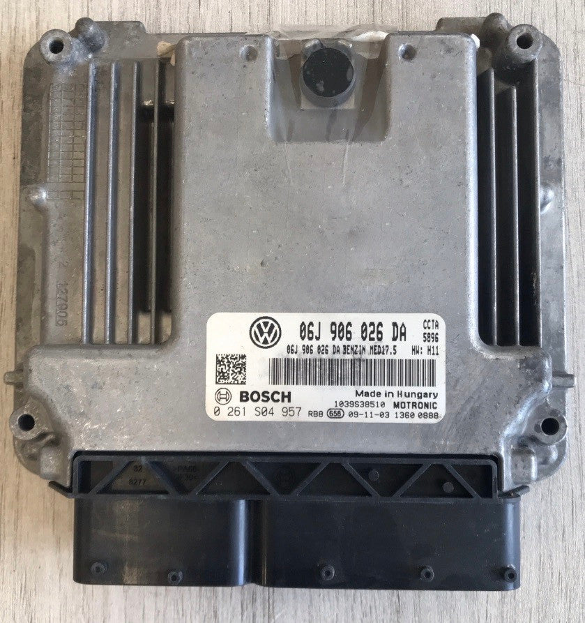 Bosch Engine ECU, VW Passat 2.0 TSI, 0261S04957 , 0 261 S04 957 , 06J906026DA , 06J 906 026 DA , 1039S38510, MED17.5